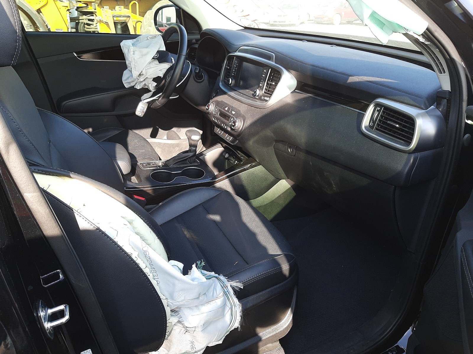 Photo 5 from auction – 2019 KIA SORENTO EX with VIN 5XYPH4A56KG594597
