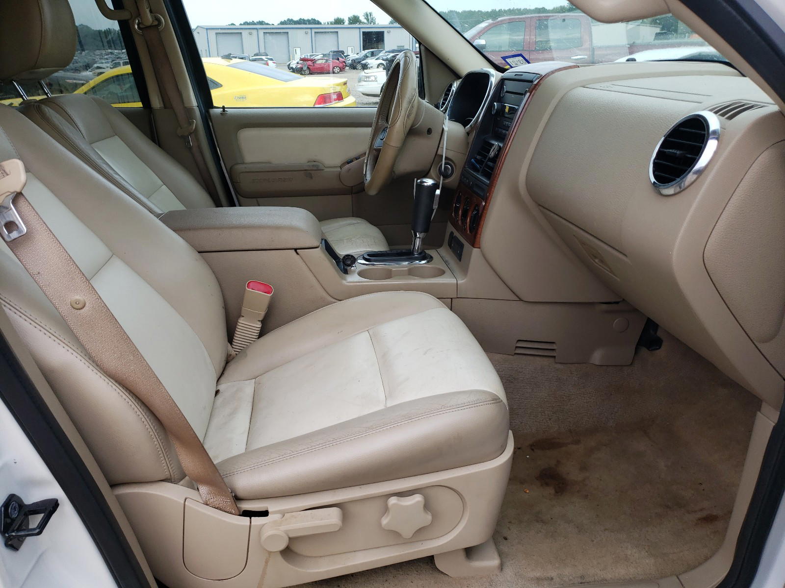 Photo 5 from auction – 2010 FORD EXPLORER E with VIN 1FMEU6EE1AUA99550