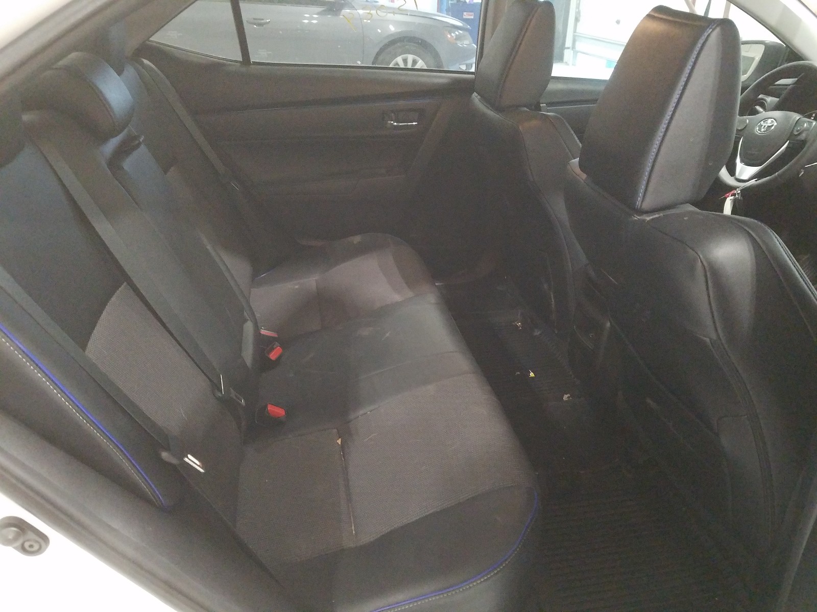 Photo 6 from auction – 2018 TOYOTA COROLLA L with VIN 5YFBURHE0JP812858