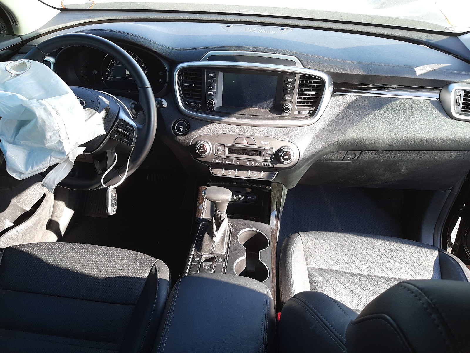 Photo 9 from auction – 2019 KIA SORENTO EX with VIN 5XYPH4A56KG594597