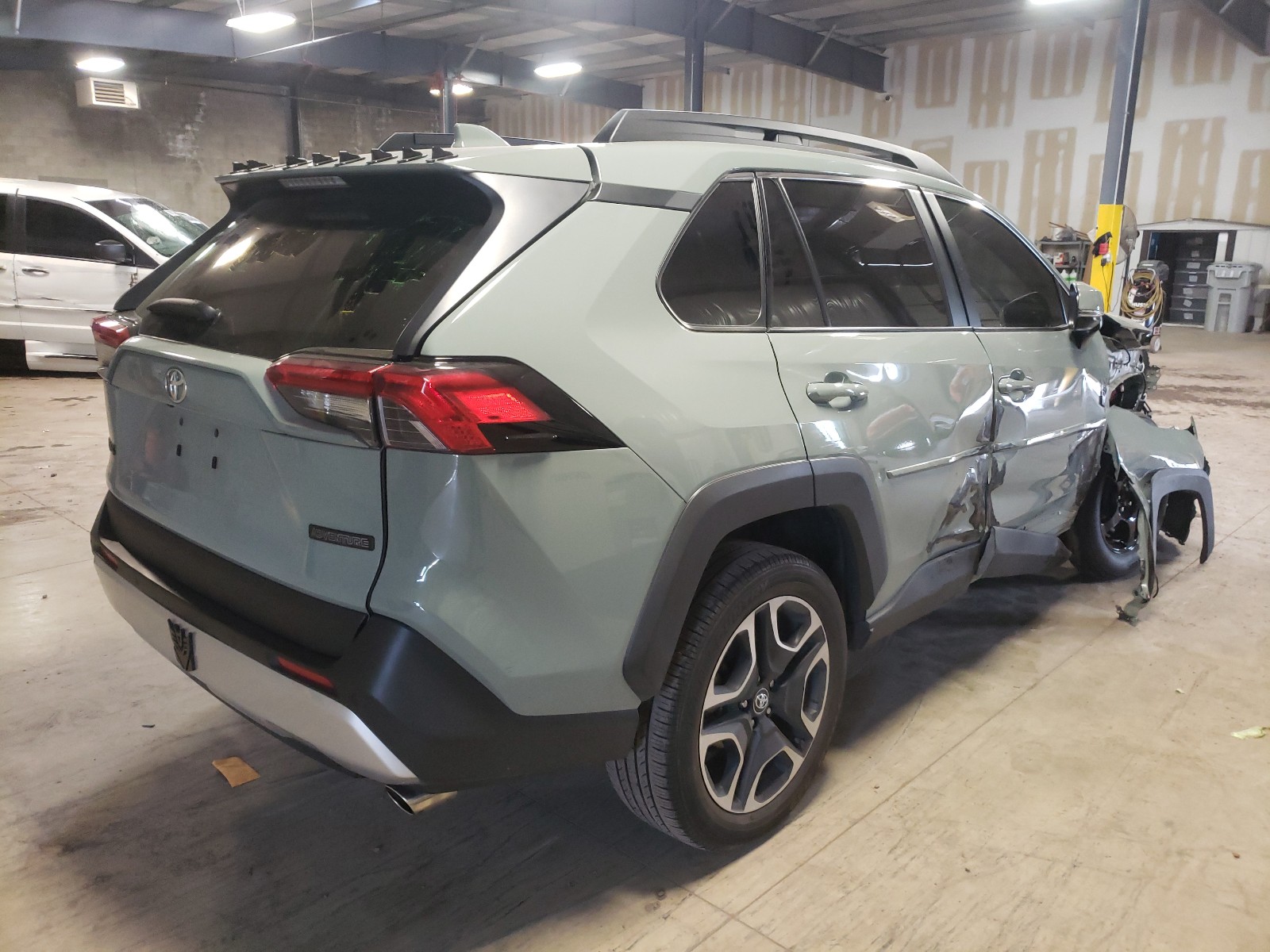 Photo 4 from auction – 2019 TOYOTA RAV4 ADVEN with VIN 2T3J1RFV7KW034122