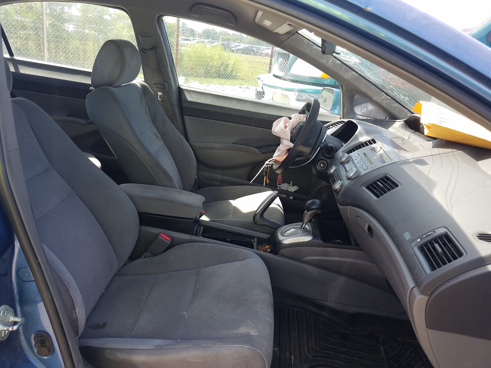 Photo 5 from auction – 2008 HONDA CIVIC LX with VIN 1HGFA16558L100400