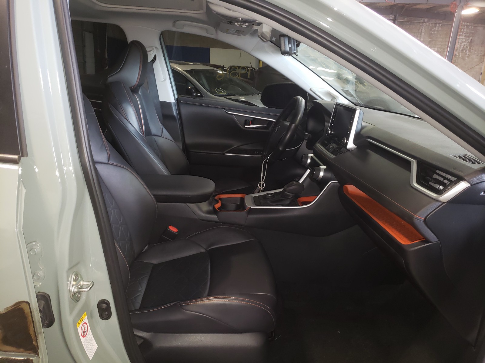 Photo 5 from auction – 2019 TOYOTA RAV4 ADVEN with VIN 2T3J1RFV7KW034122