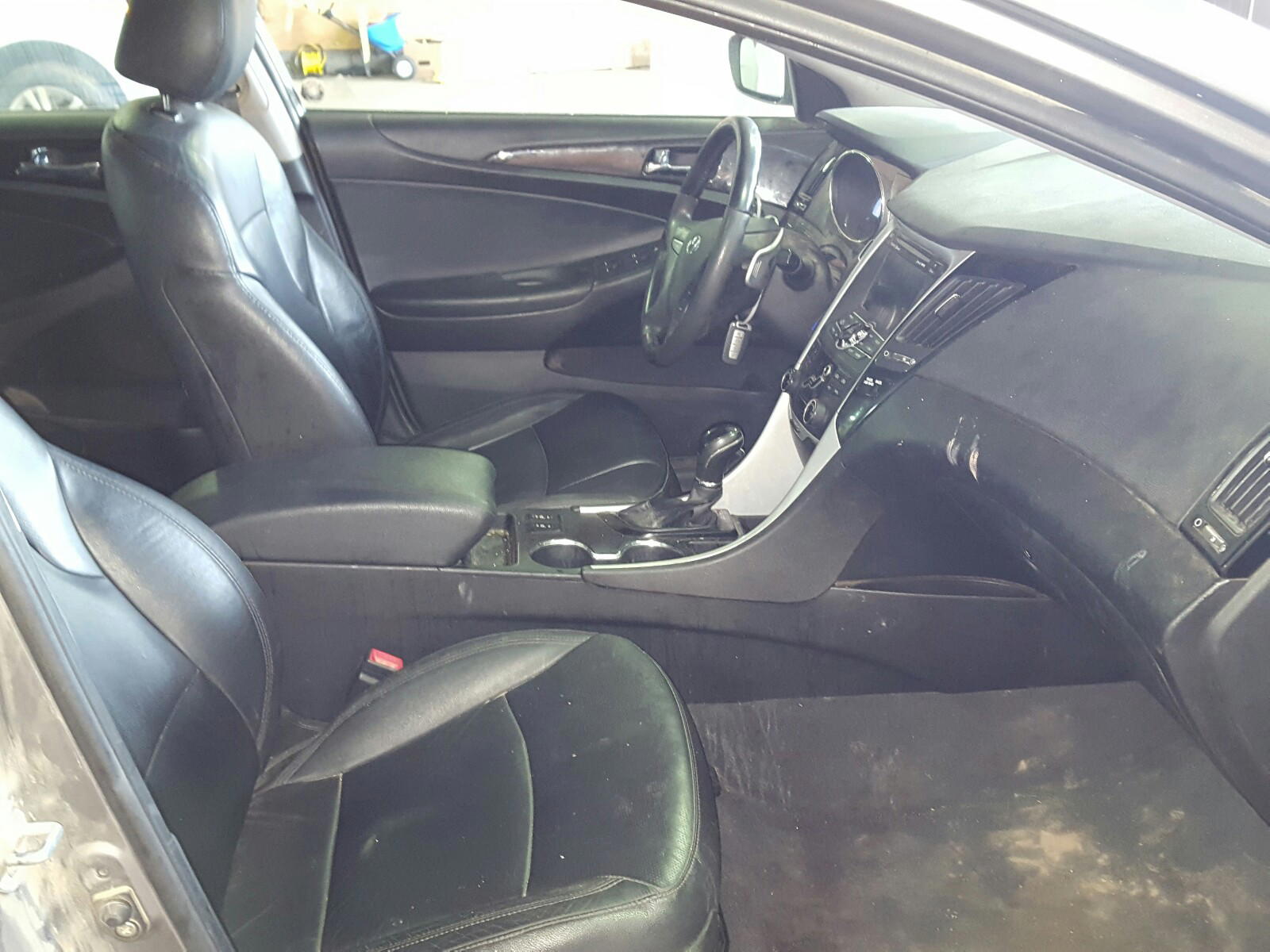 Photo 5 from auction – 2011 HYUNDAI SONATA SE with VIN 5NPEC4AB5BH279875