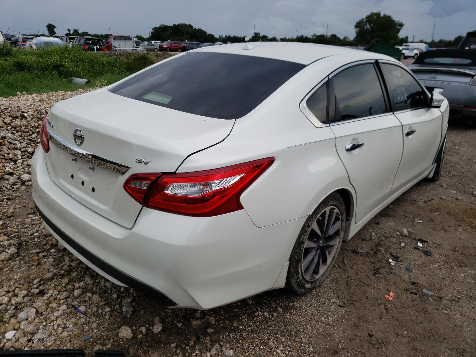 Photo 4 from auction – 2017 NISSAN ALTIMA 2.5 with VIN 1N4AL3AP0HC297635