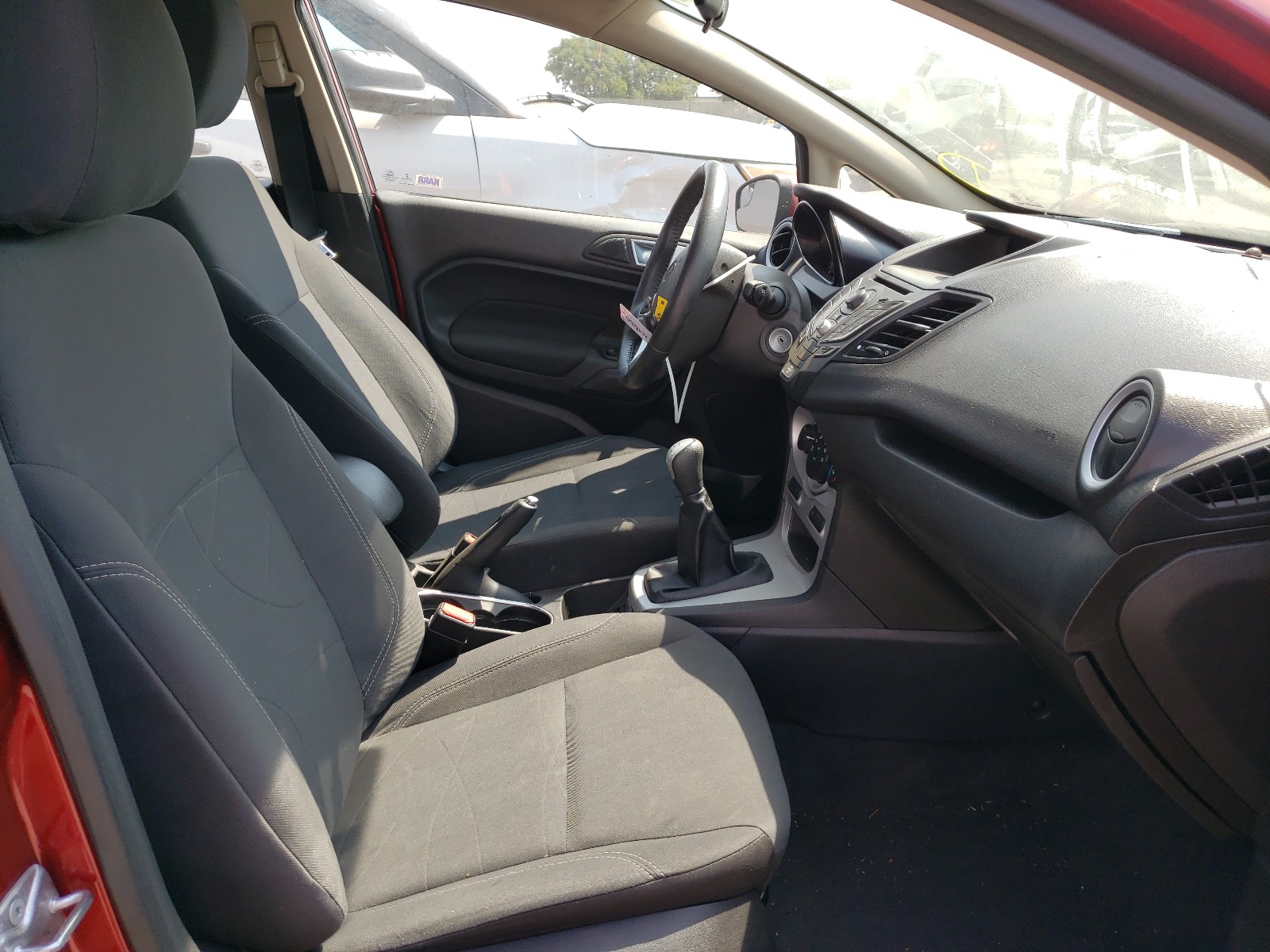 Photo 5 from auction – 2015 FORD FIESTA SE with VIN 3FADP4BE2FM115045