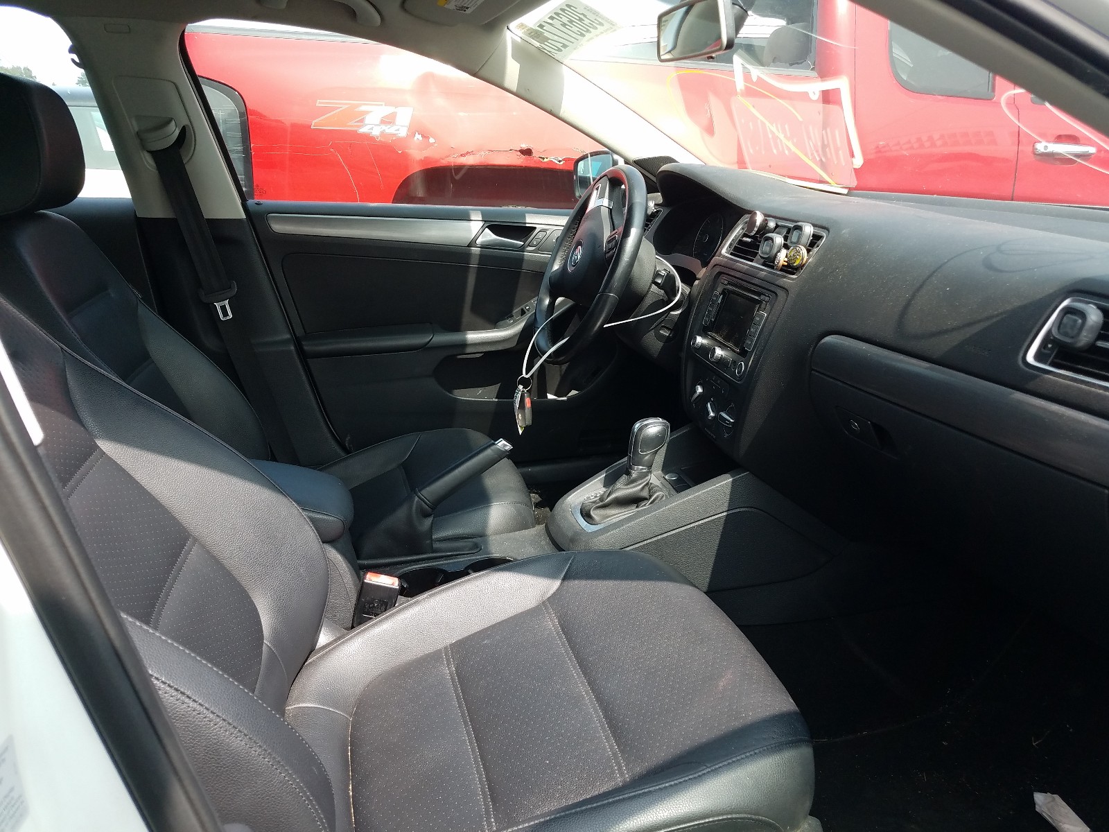 Photo 5 from auction – 2014 VOLKSWAGEN JETTA TDI with VIN 3VWLL7AJ2EM423846