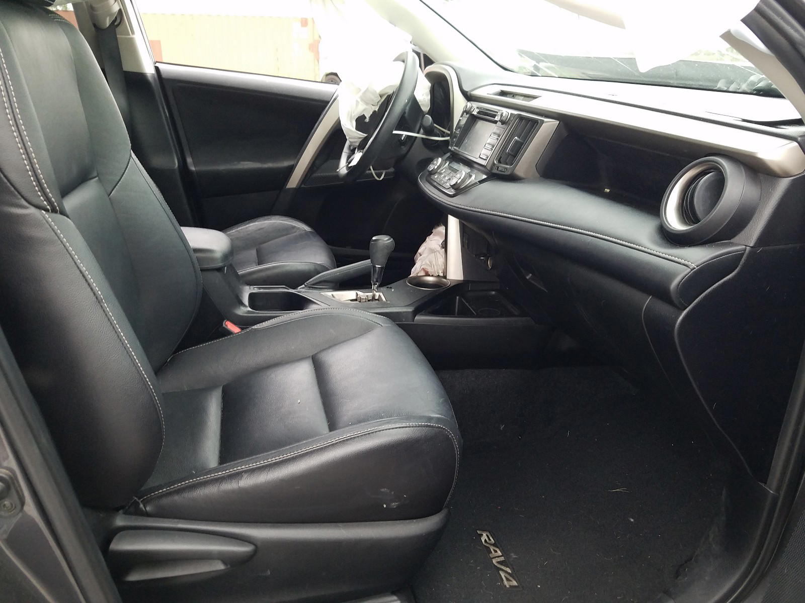 Photo 5 from auction – 2014 TOYOTA RAV4 with VIN 2T3WFREV5EW077676