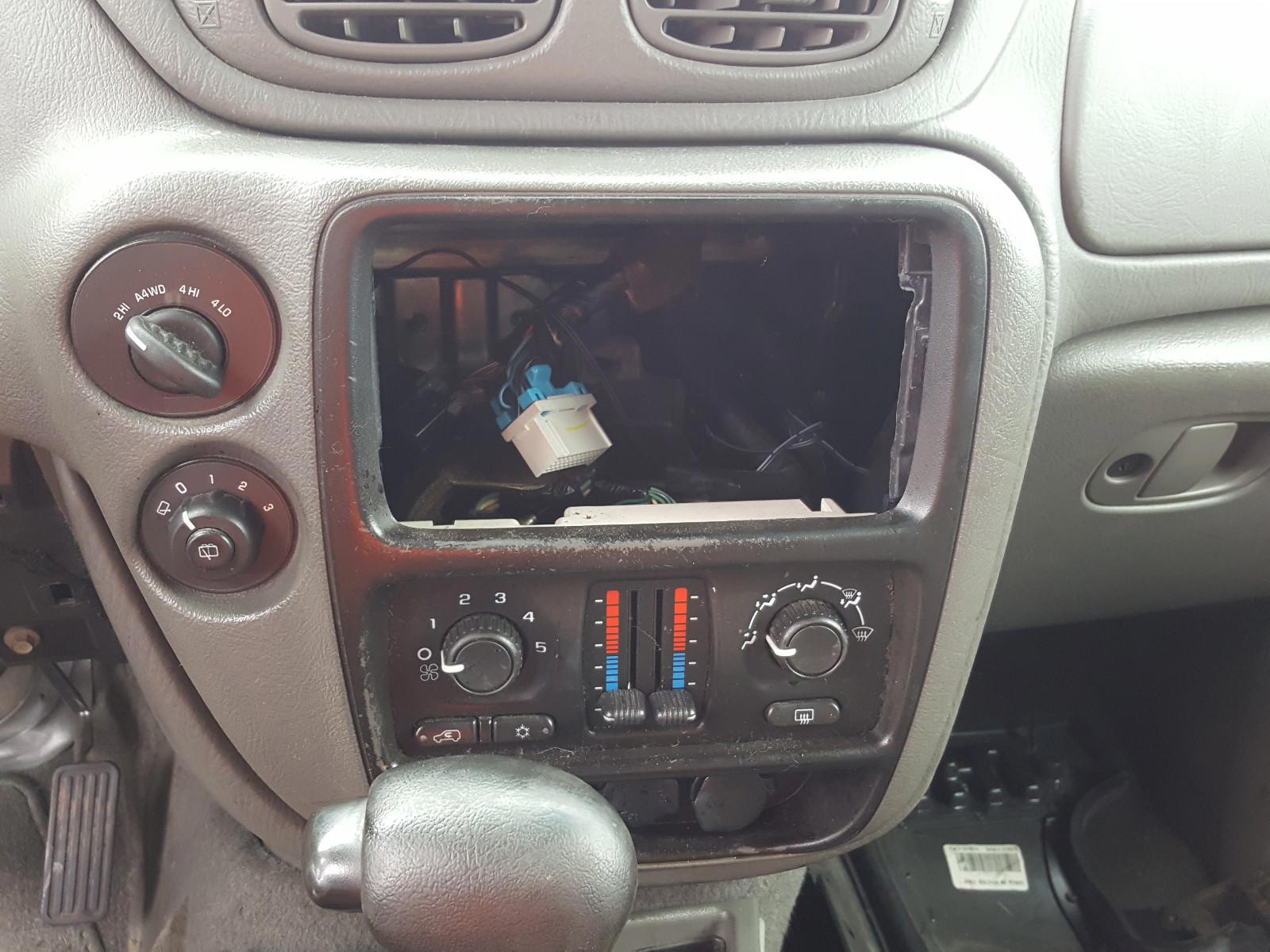 Photo 9 from auction – 2004 CHEVROLET TRAILBLAZE with VIN 1GNET16P846155445