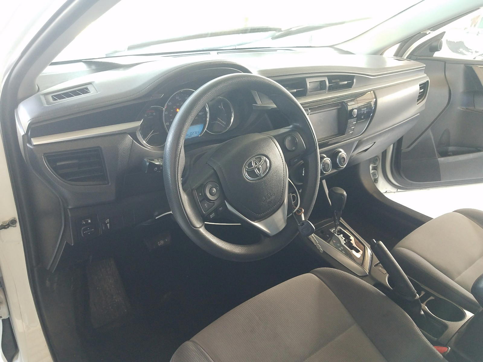 Photo 9 from auction – 2016 TOYOTA COROLLA L with VIN 5YFBURHE1GP449544