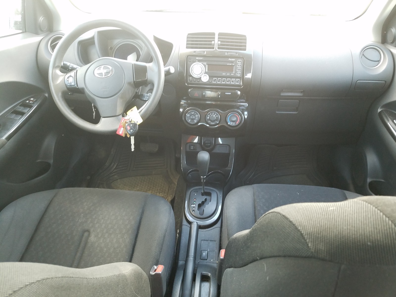 Photo 9 from auction – 2010 TOYOTA SCION XD with VIN JTKKU4B46A1004434