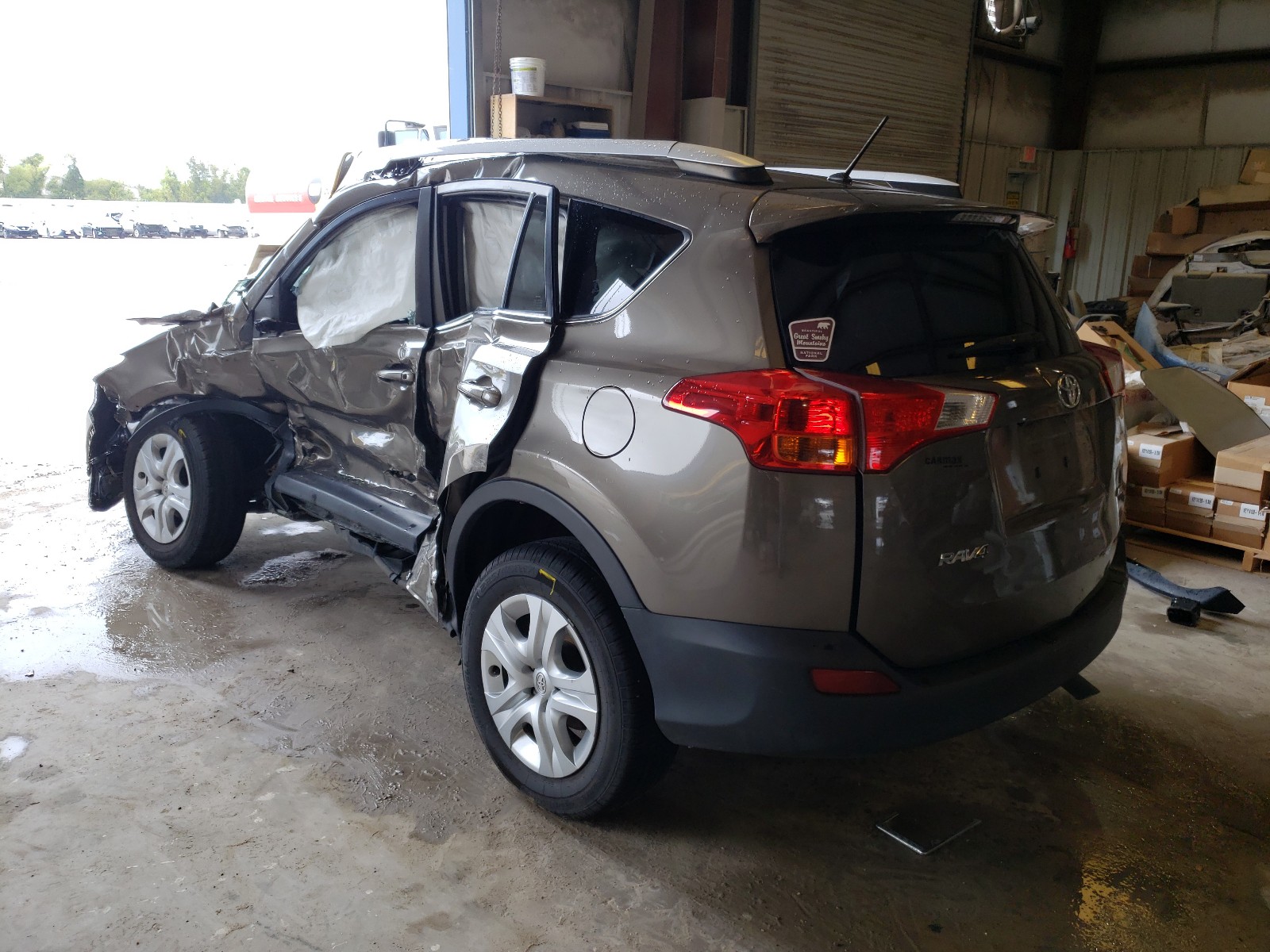 Photo 3 from auction – 2015 TOYOTA RAV4 LE with VIN JTMZFREV0FD048095