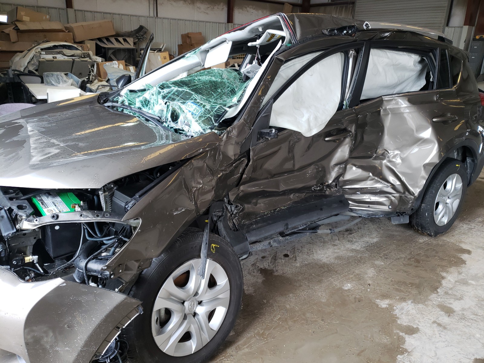 Photo 9 from auction – 2015 TOYOTA RAV4 LE with VIN JTMZFREV0FD048095