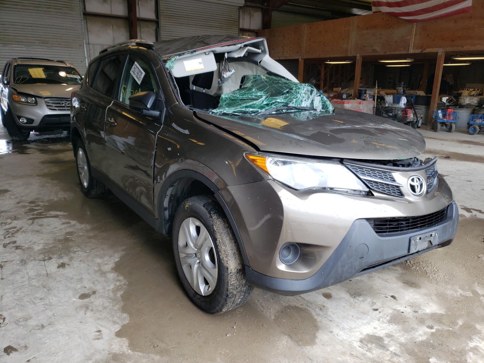 Photo 1 from auction – 2015 TOYOTA RAV4 LE with VIN JTMZFREV0FD048095