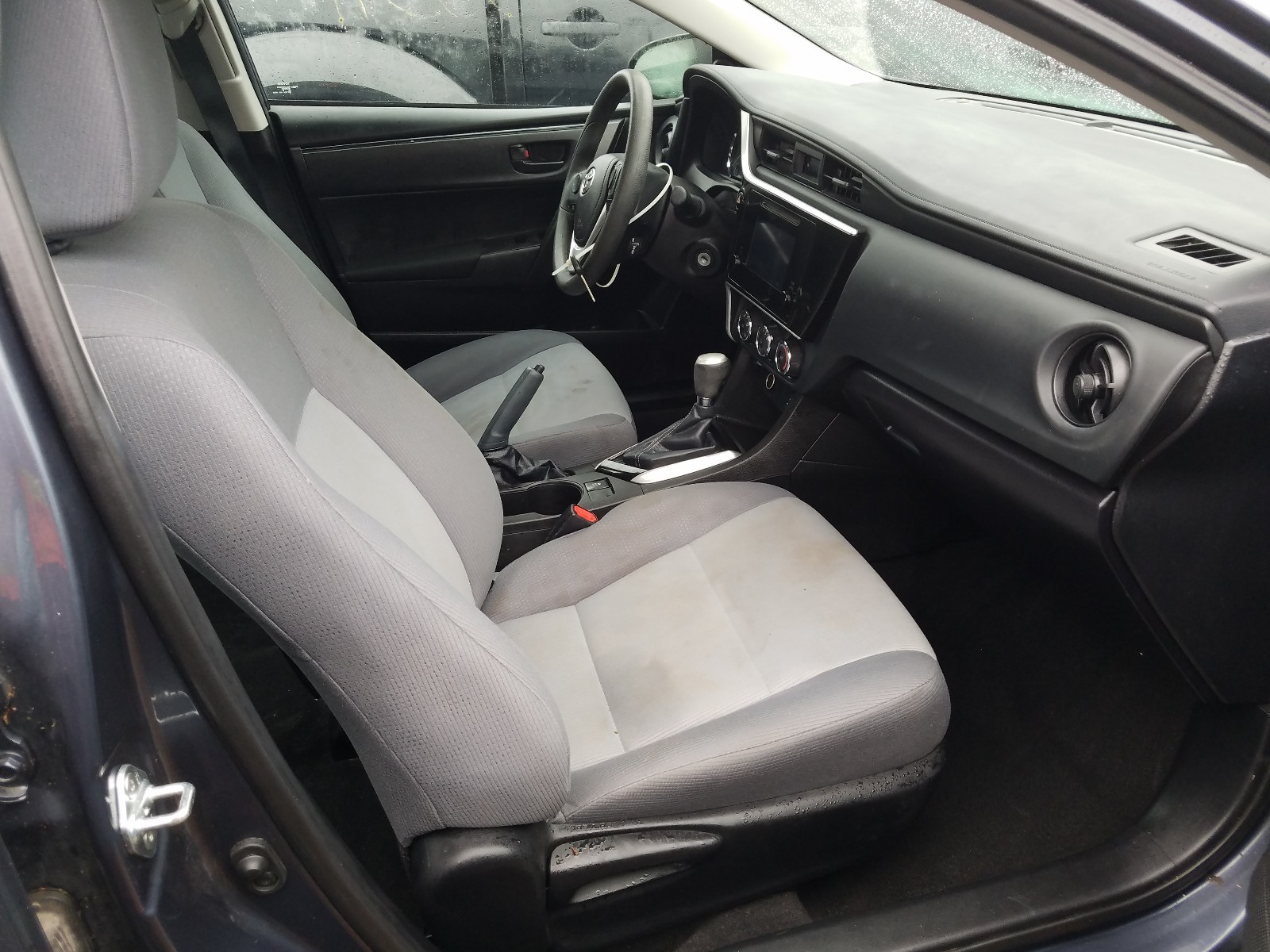 Photo 5 from auction – 2018 TOYOTA COROLLA L with VIN 5YFBURHE4JP825757