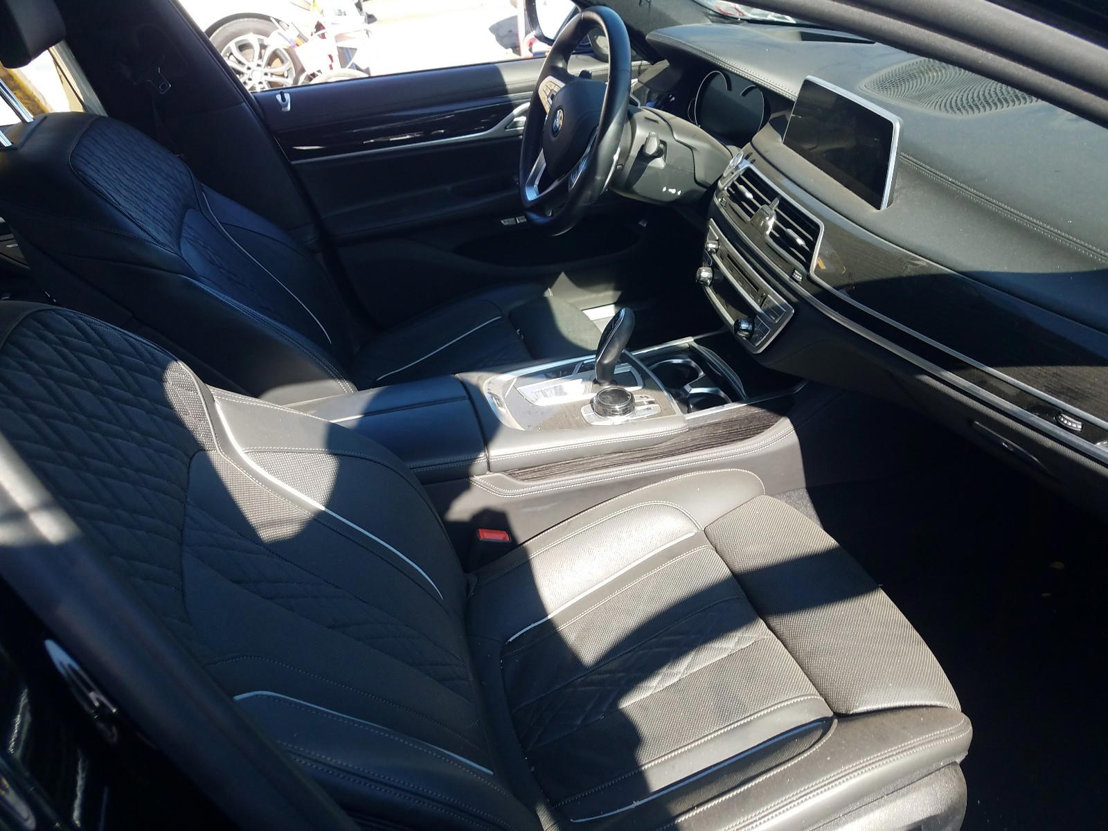 Photo 5 from auction – 2018 BMW 750 XI with VIN WBA7F2C5XJG424419
