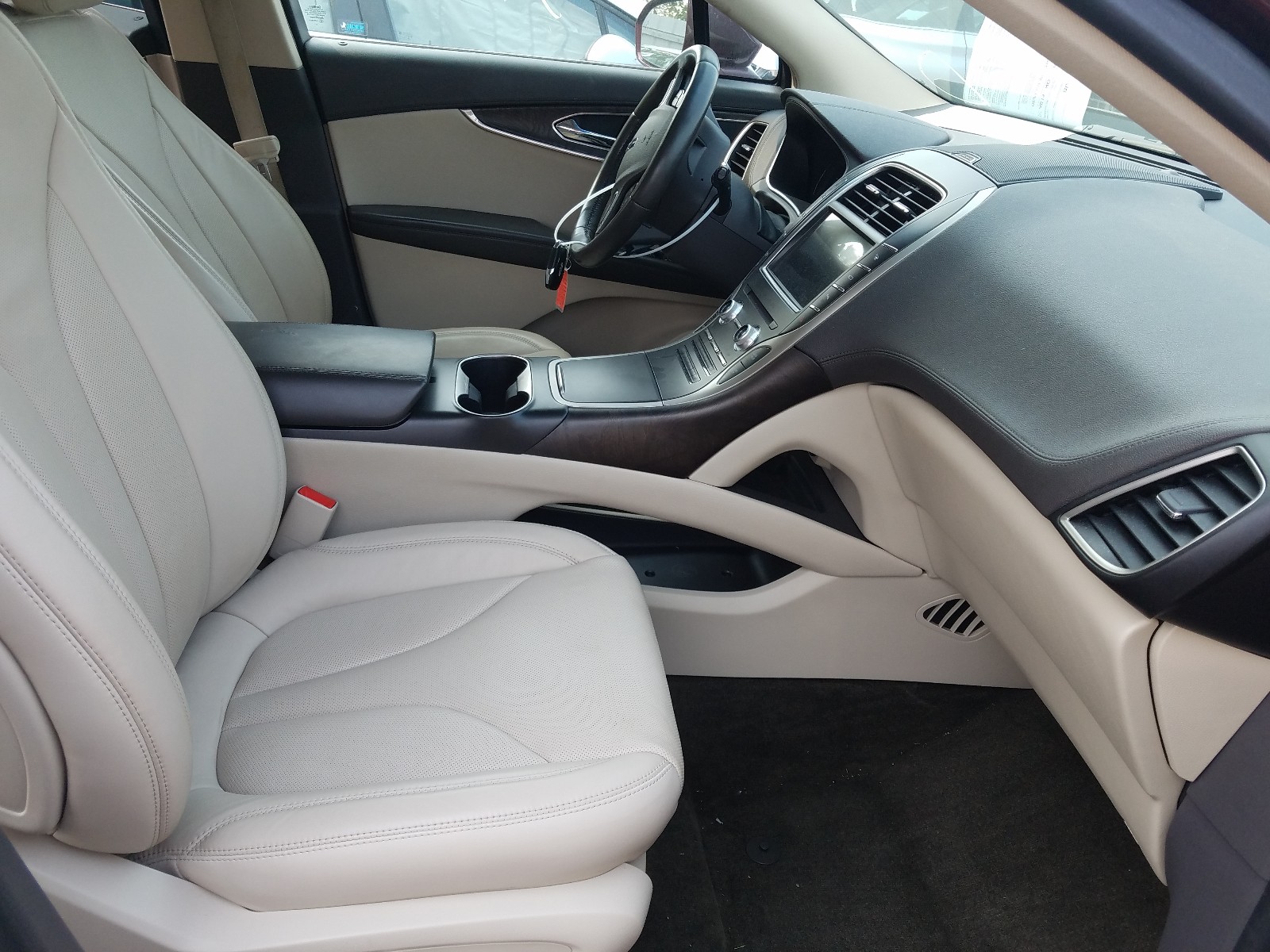 Photo 5 from auction – 2017 LINCOLN MKX RESERV with VIN 2LMPJ8LR3HBL22369