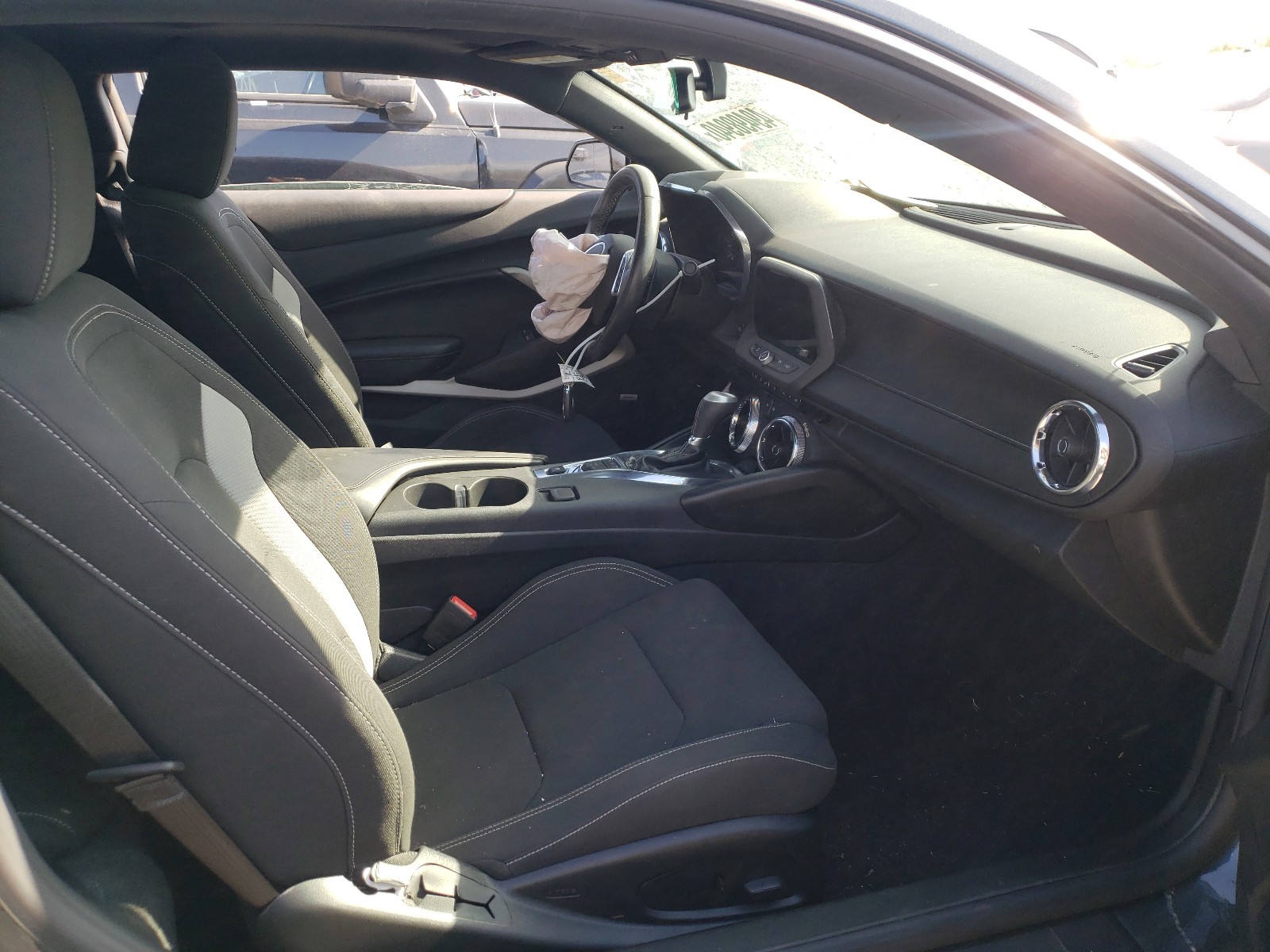 Photo 5 from auction – 2019 CHEVROLET CAMARO LS with VIN 1G1FB1RX5K0152345