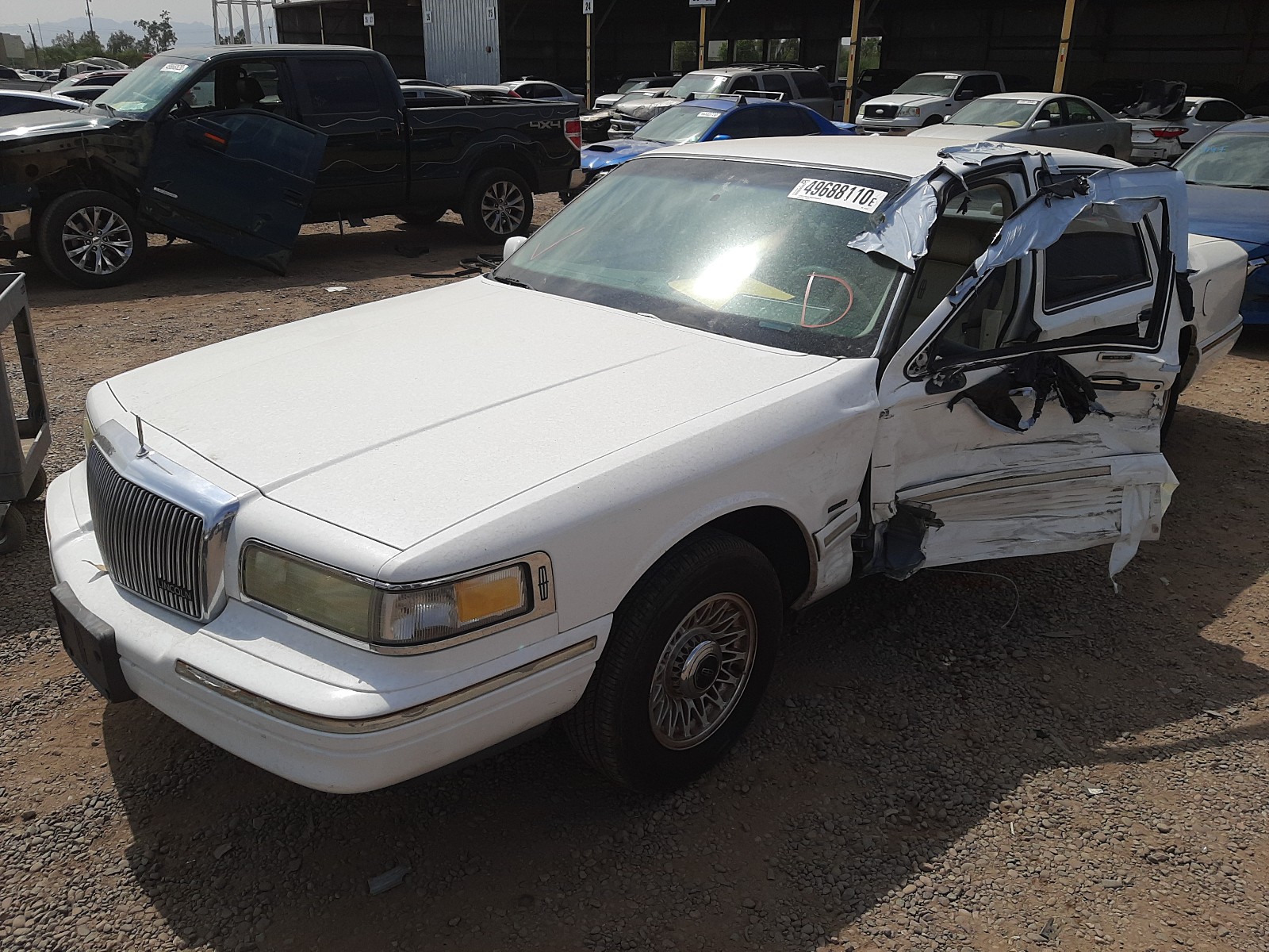 Photo 2 from auction – 1995 LINCOLN TOWN CAR E with VIN 1LNLM81W6SY682658