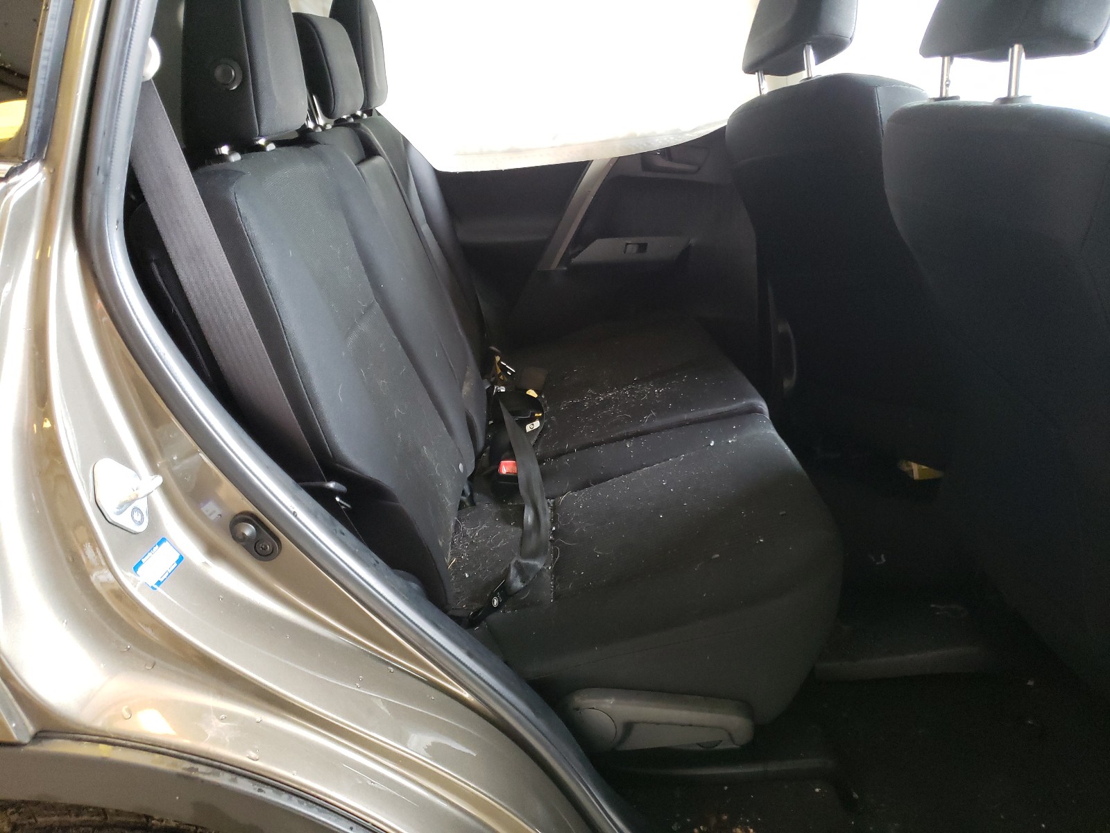 Photo 6 from auction – 2015 TOYOTA RAV4 LE with VIN JTMZFREV0FD048095