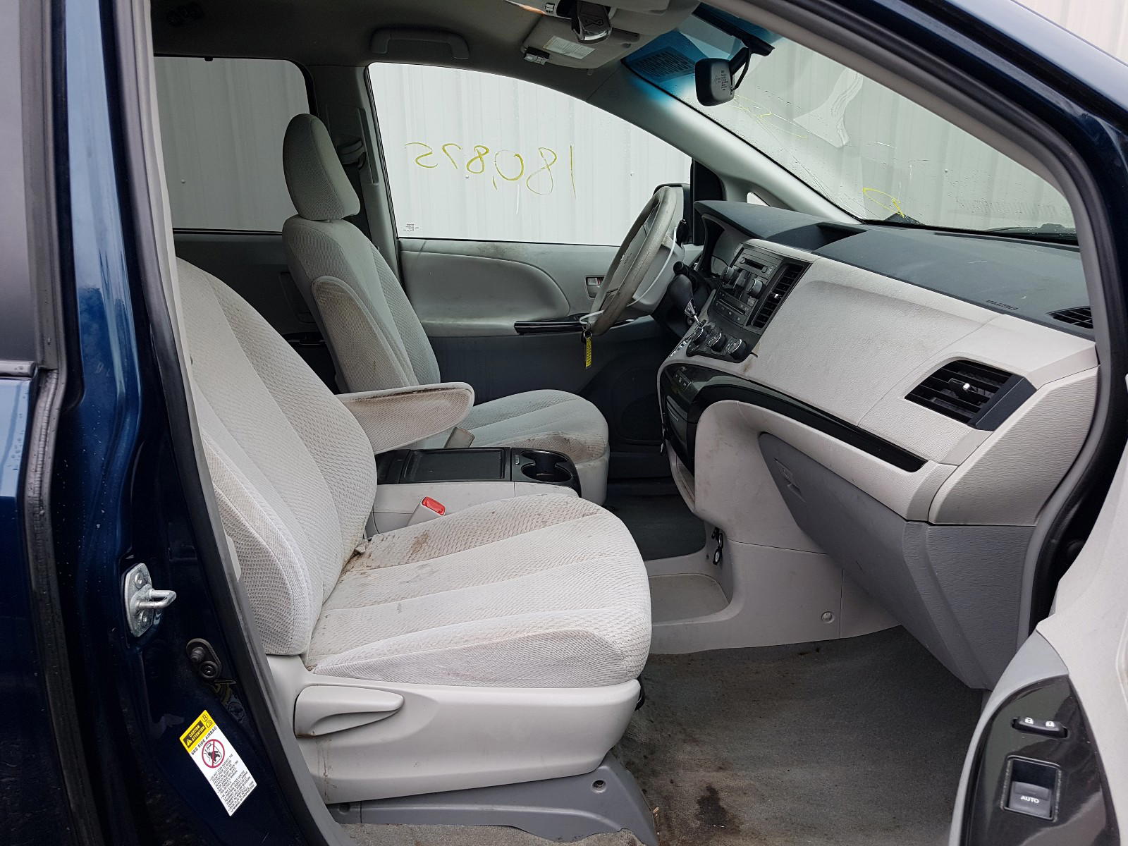 Photo 5 from auction – 2012 TOYOTA SIENNA LE with VIN 5TDKK3DC6CS249686