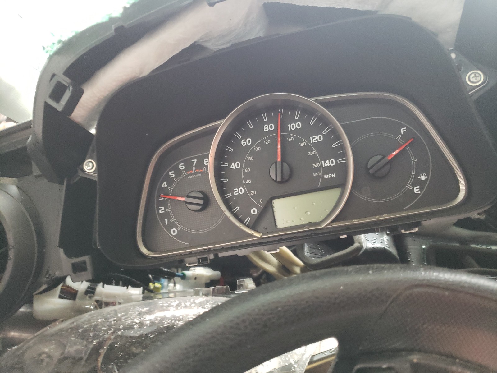 Photo 8 from auction – 2015 TOYOTA RAV4 LE with VIN JTMZFREV0FD048095