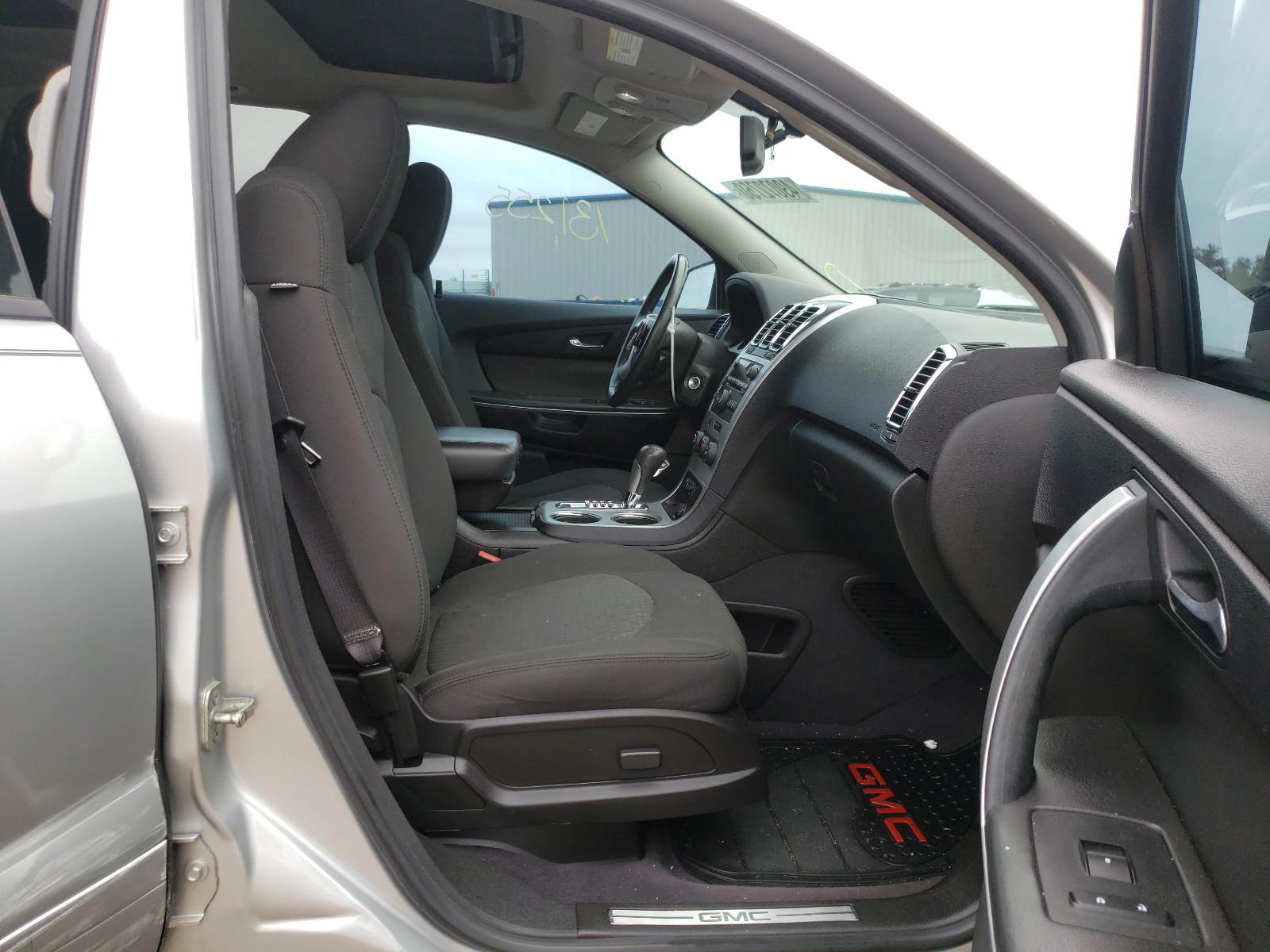 Photo 5 from auction – 2010 GMC ACADIA SLE with VIN 1GKLRLED7AJ145617