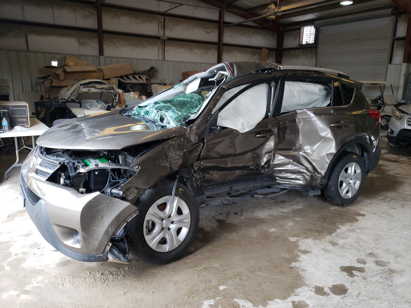 Photo 2 from auction – 2015 TOYOTA RAV4 LE with VIN JTMZFREV0FD048095