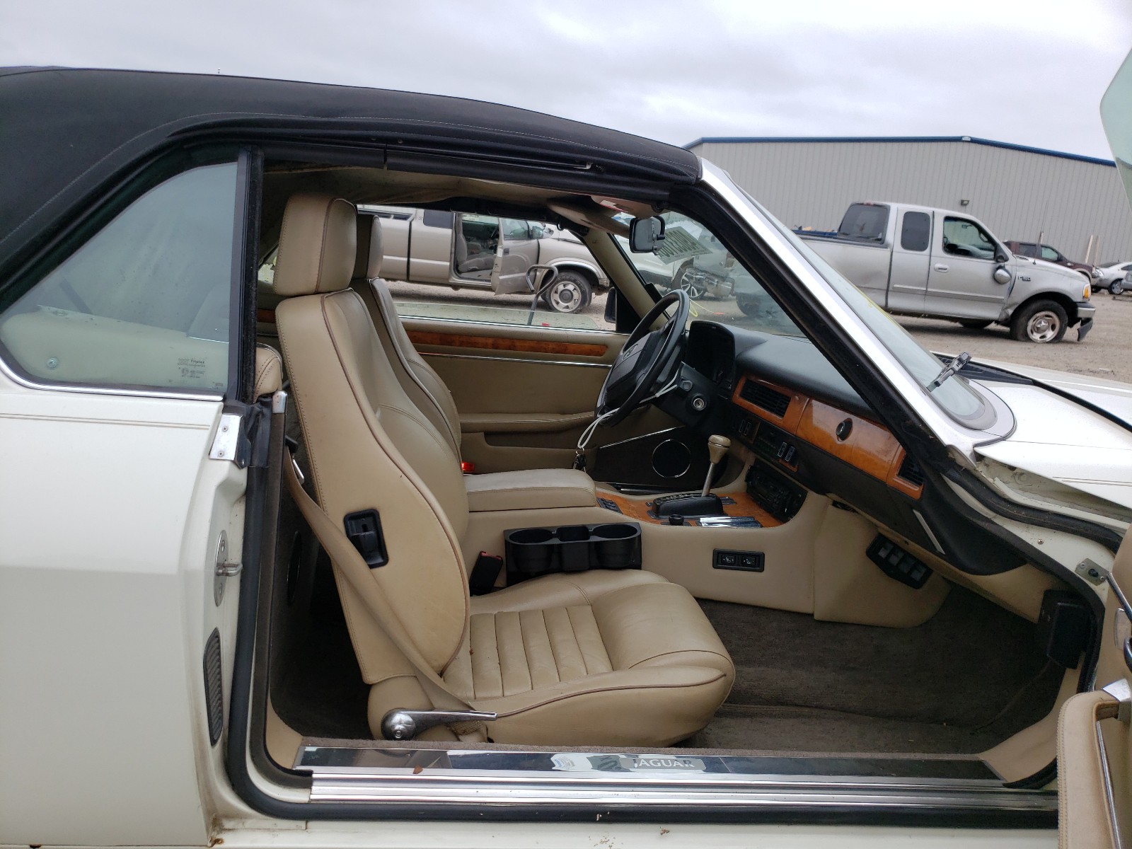 Photo 5 from auction – 1991 JAGUAR XJ-S with VIN SAJTW4847MC177063