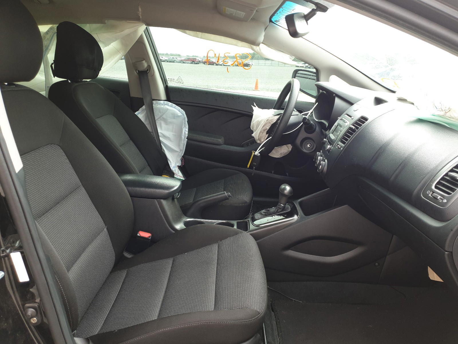 Photo 5 from auction – 2017 KIA FORTE LX with VIN 3KPFK4A78HE101149