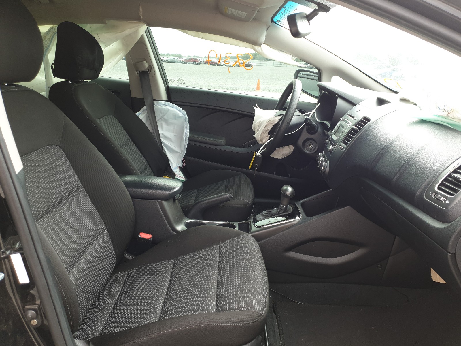 Zdjęcie 5 z aukcji – 2017 KIA FORTE LX z VIN 3KPFK4A78HE101149