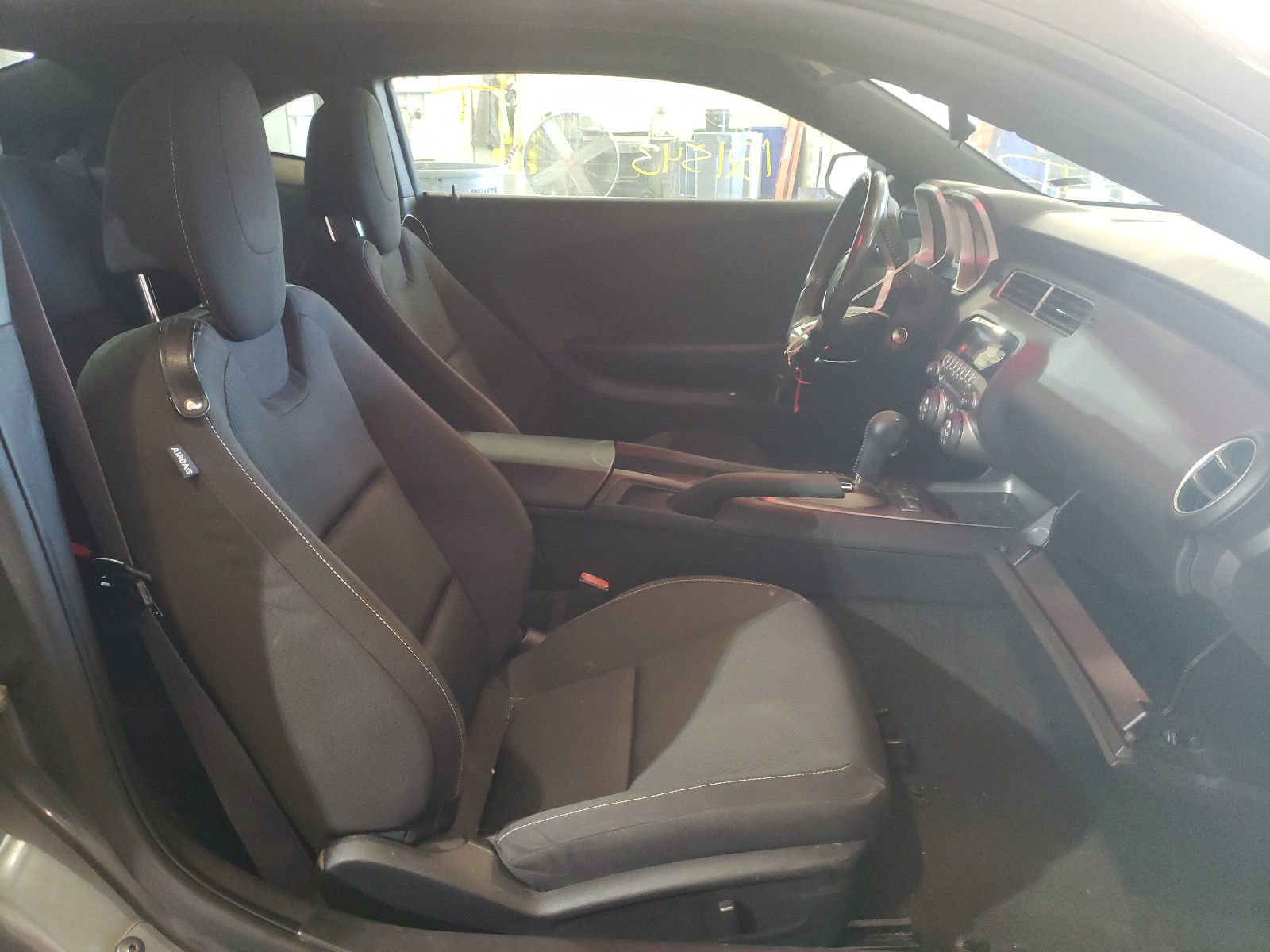 Photo 5 from auction – 2011 CHEVROLET CAMARO LT with VIN 2G1FB1ED6B9128542