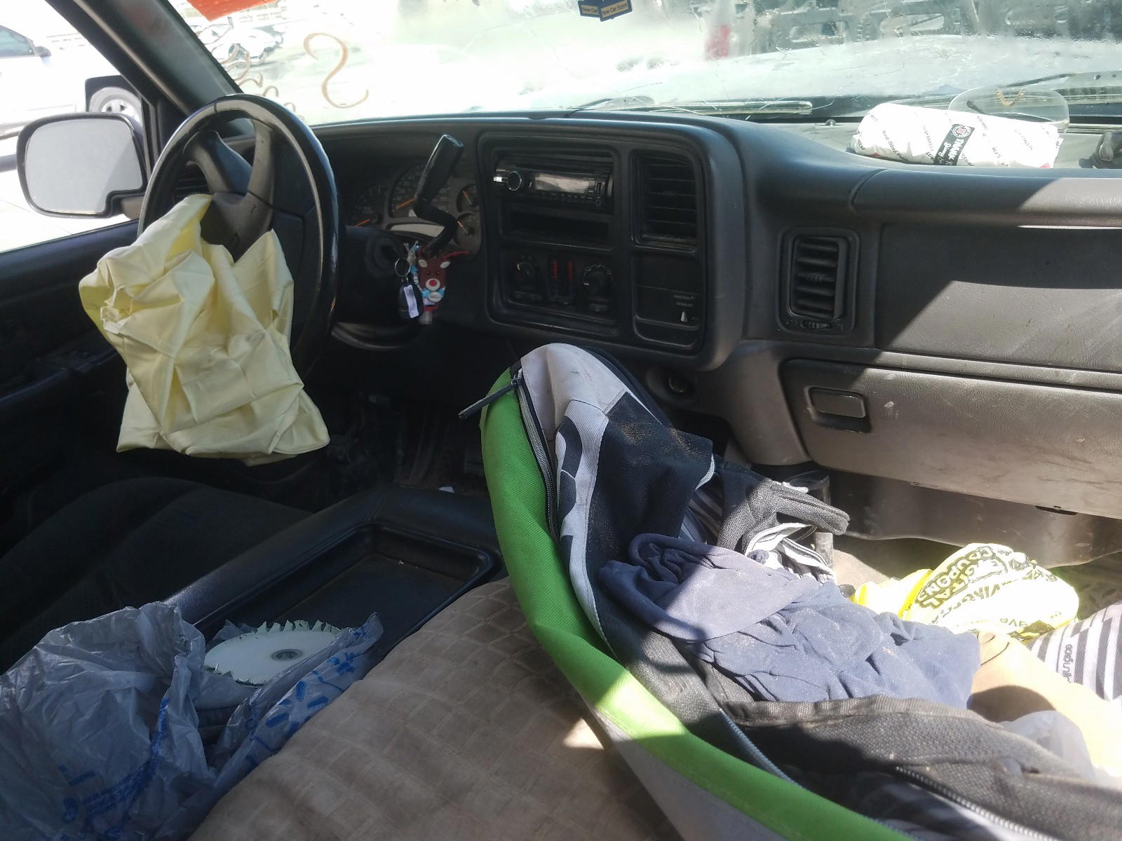 Photo 9 from auction – 2004 CHEVROLET SILVERADO with VIN 2GCEC19T541179159