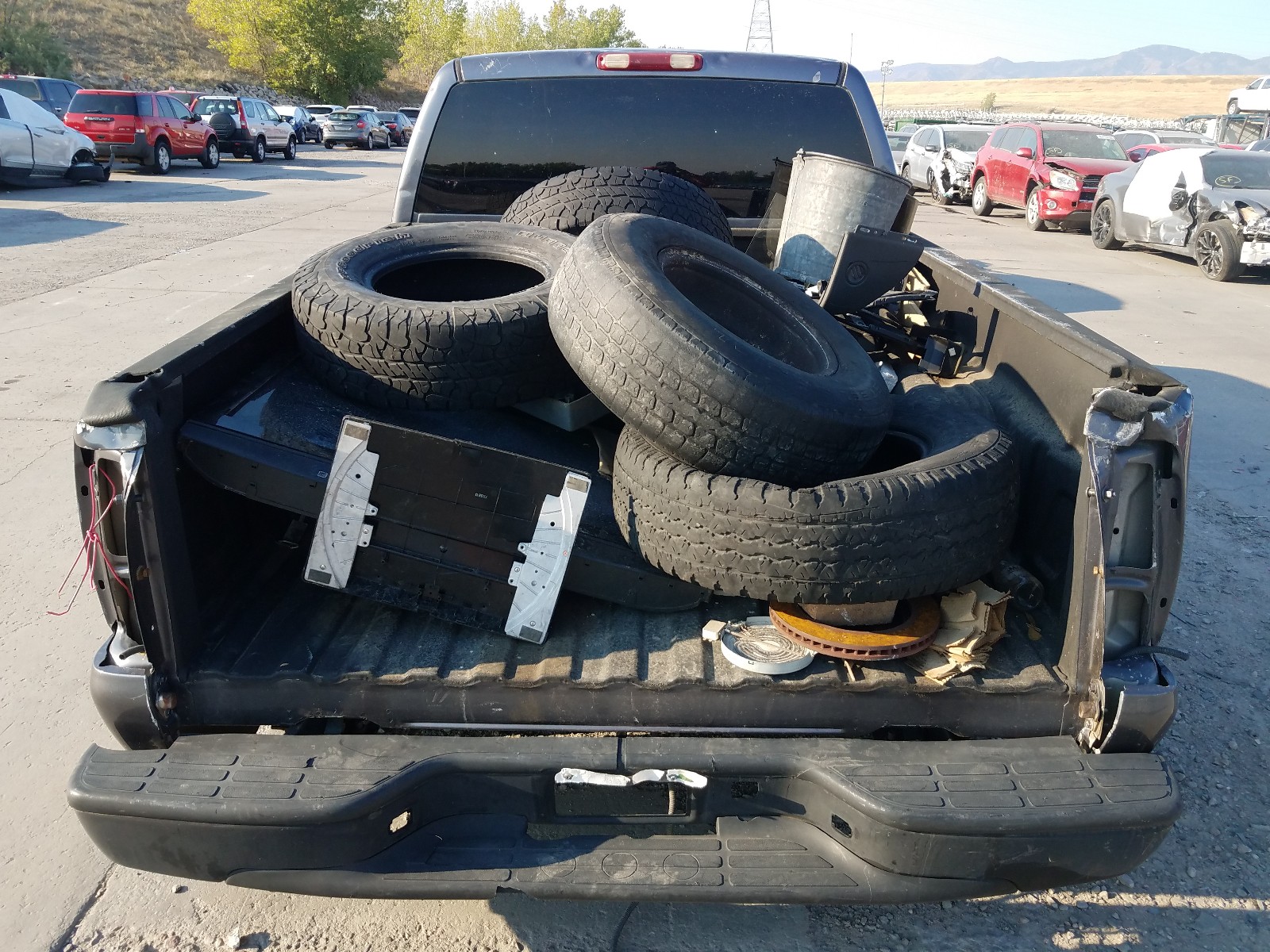 Photo 6 from auction – 2005 CHEVROLET SILVERADO with VIN 1GCEC14X65Z101430