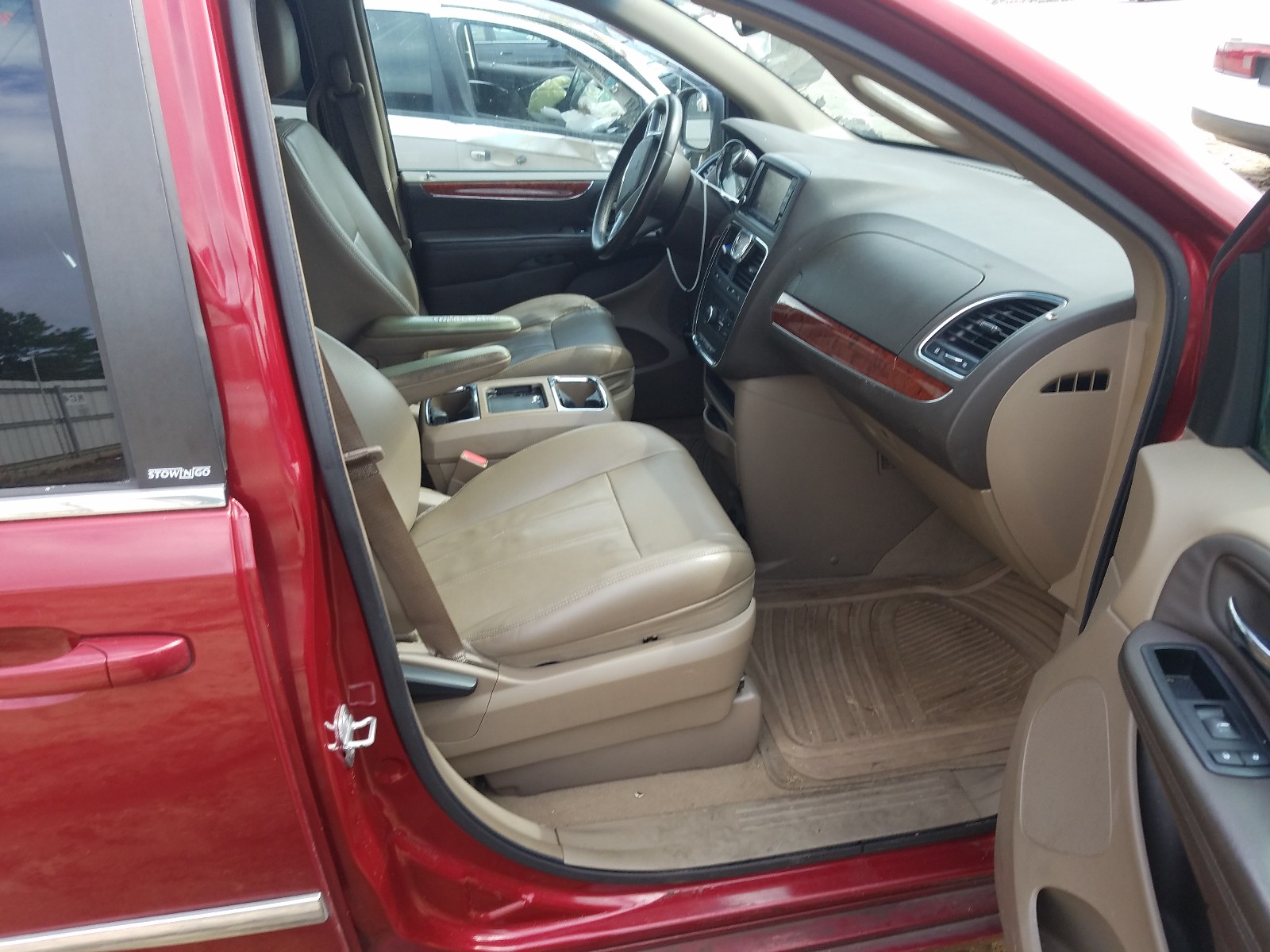 Photo 5 from auction – 2013 CHRYSLER TOWN & COU with VIN 2C4RC1BGXDR620641