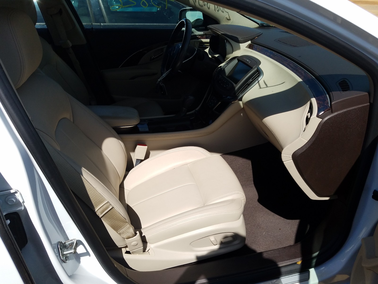 Photo 5 from auction – 2016 BUICK LACROSSE with VIN 1G4GB5G34GF172380