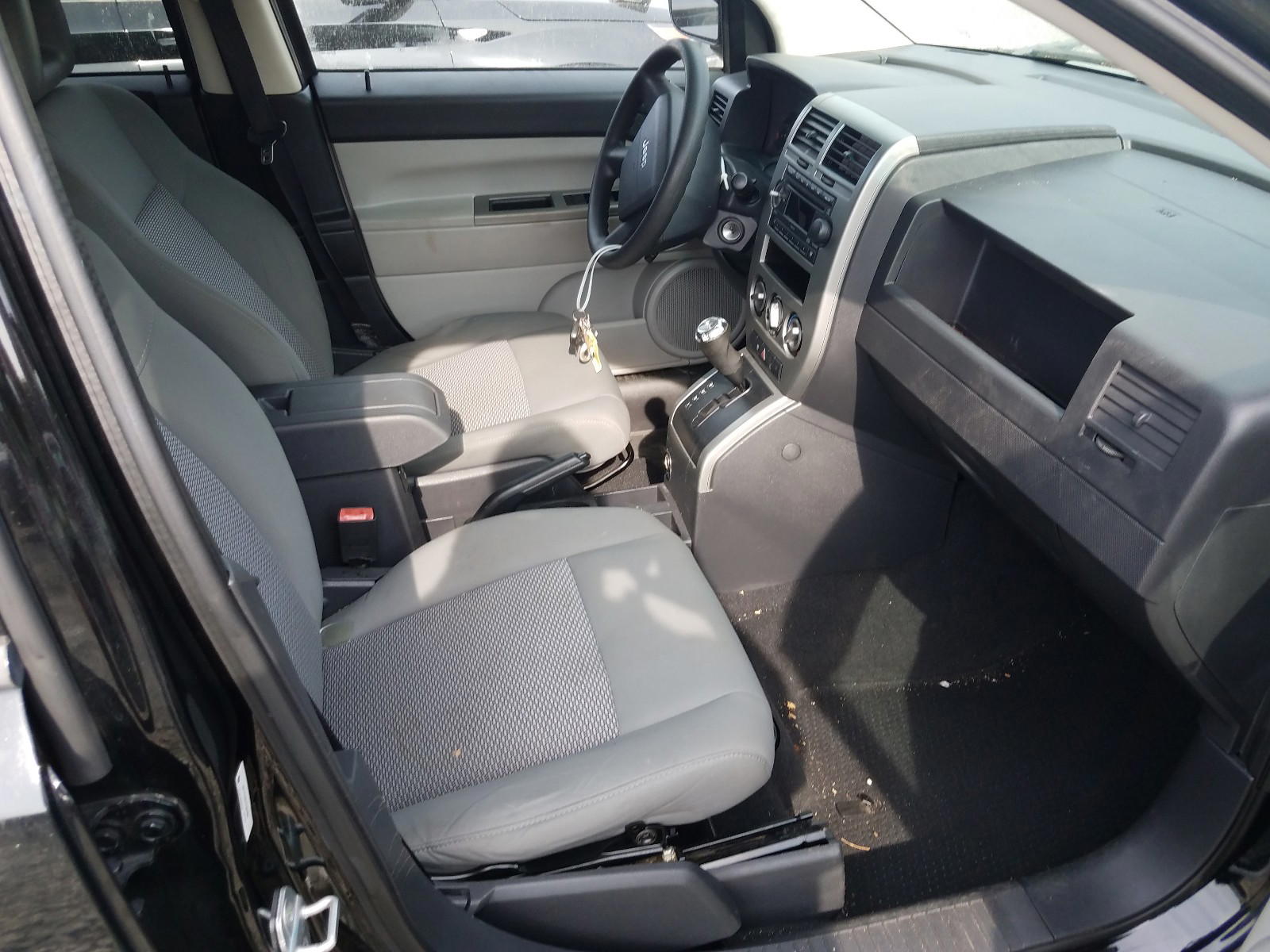 Photo 5 from auction – 2007 JEEP COMPASS with VIN 1J8FF47W97D597669