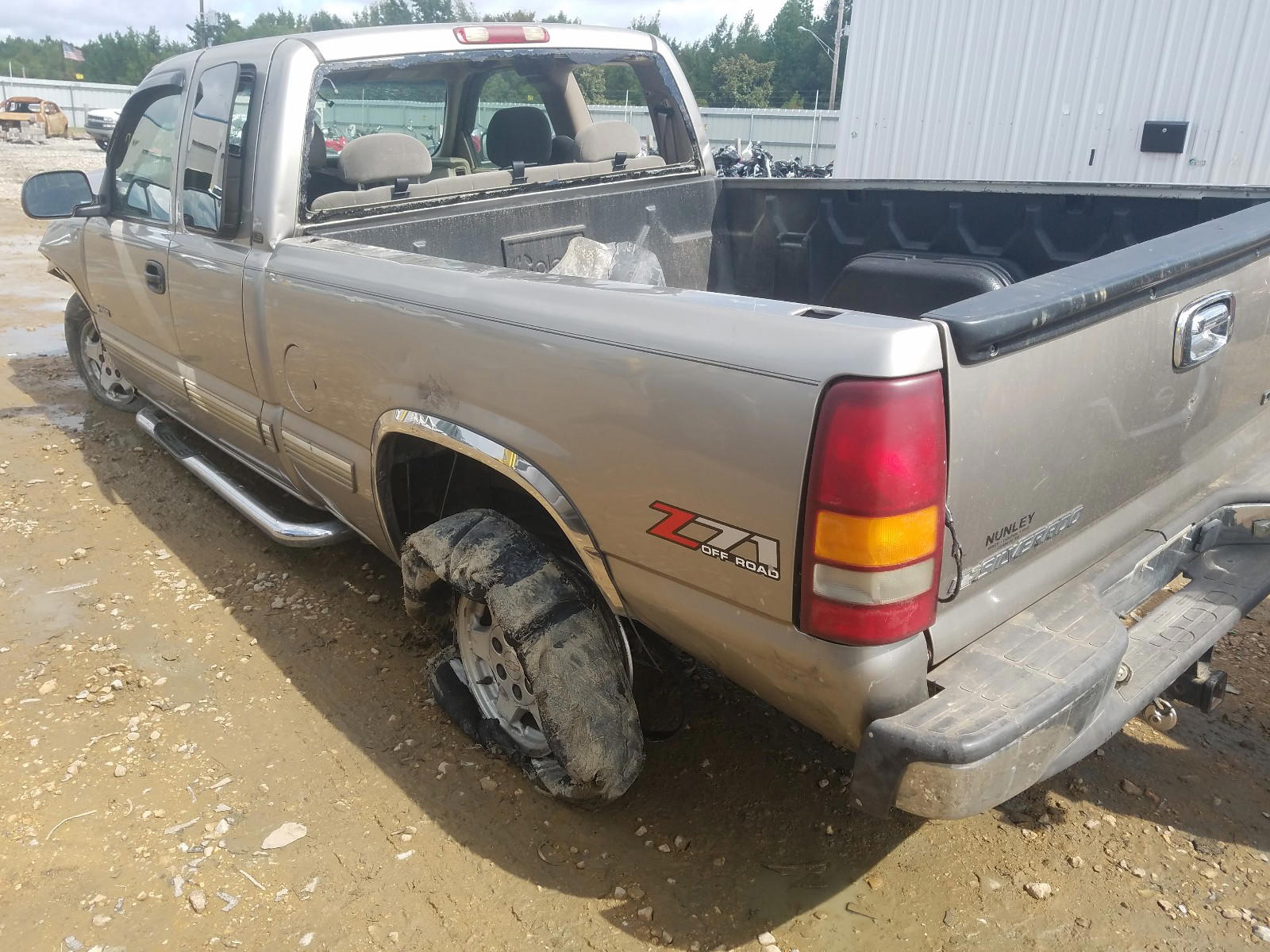 Photo 3 from auction – 2002 CHEVROLET SILVERADO with VIN 1GCEK19T32E113028