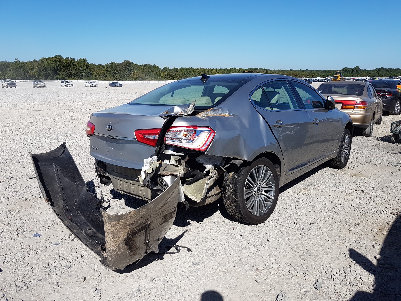 Photo 4 from auction – 2015 KIA CADENZA PR with VIN KNALN4D73F5188163