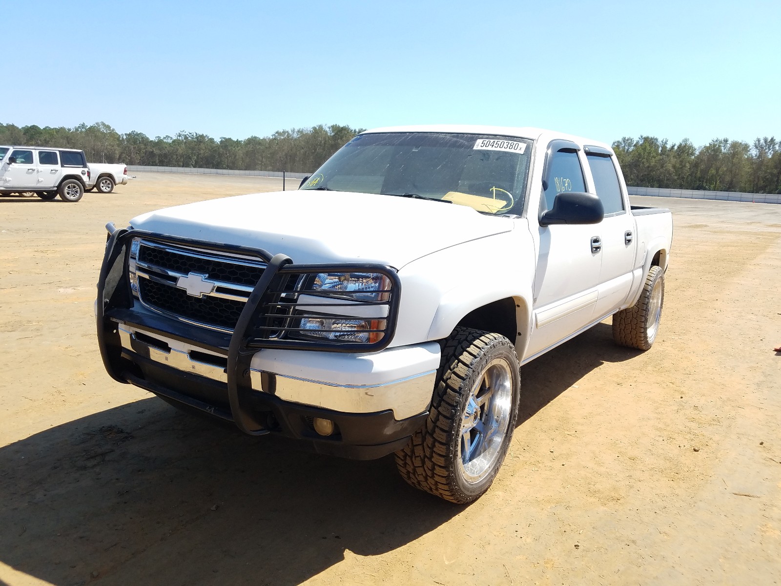Photo 2 from auction – 2006 CHEVROLET SILVERADO with VIN 2GCEK13TX61169130