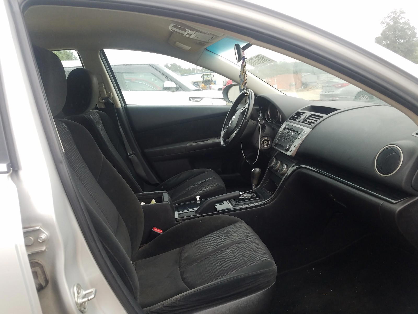 Photo 5 from auction – 2010 MAZDA 6 I with VIN 1YVHZ8CH0A5M38587