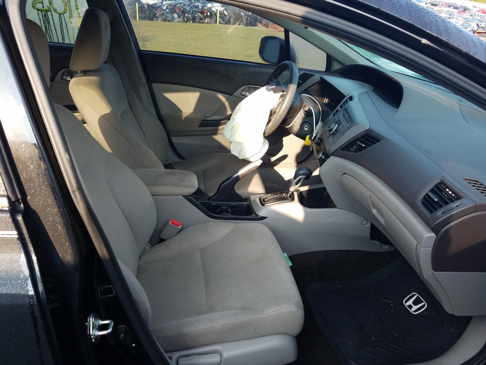 Photo 5 from auction – 2012 HONDA CIVIC LX with VIN 19XFB2F51CE046967