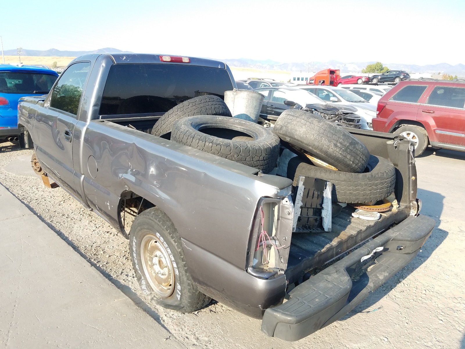 Photo 3 from auction – 2005 CHEVROLET SILVERADO with VIN 1GCEC14X65Z101430