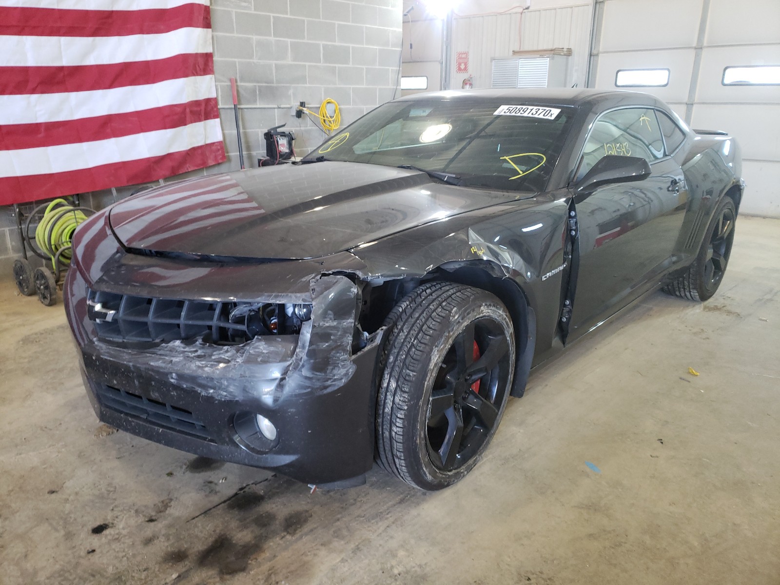 Photo 2 from auction – 2011 CHEVROLET CAMARO LT with VIN 2G1FB1ED6B9128542
