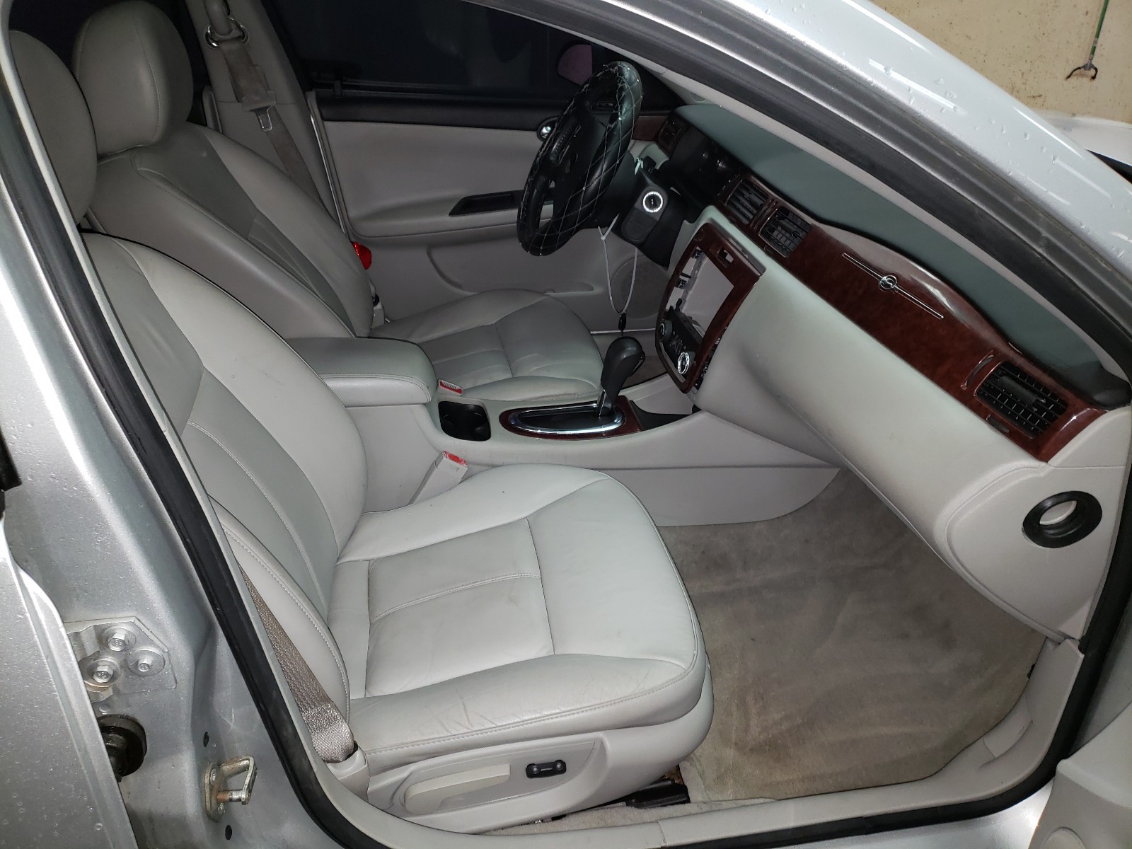 Photo 5 from auction – 2010 CHEVROLET IMPALA LTZ with VIN 2G1WC5EM0A1172439