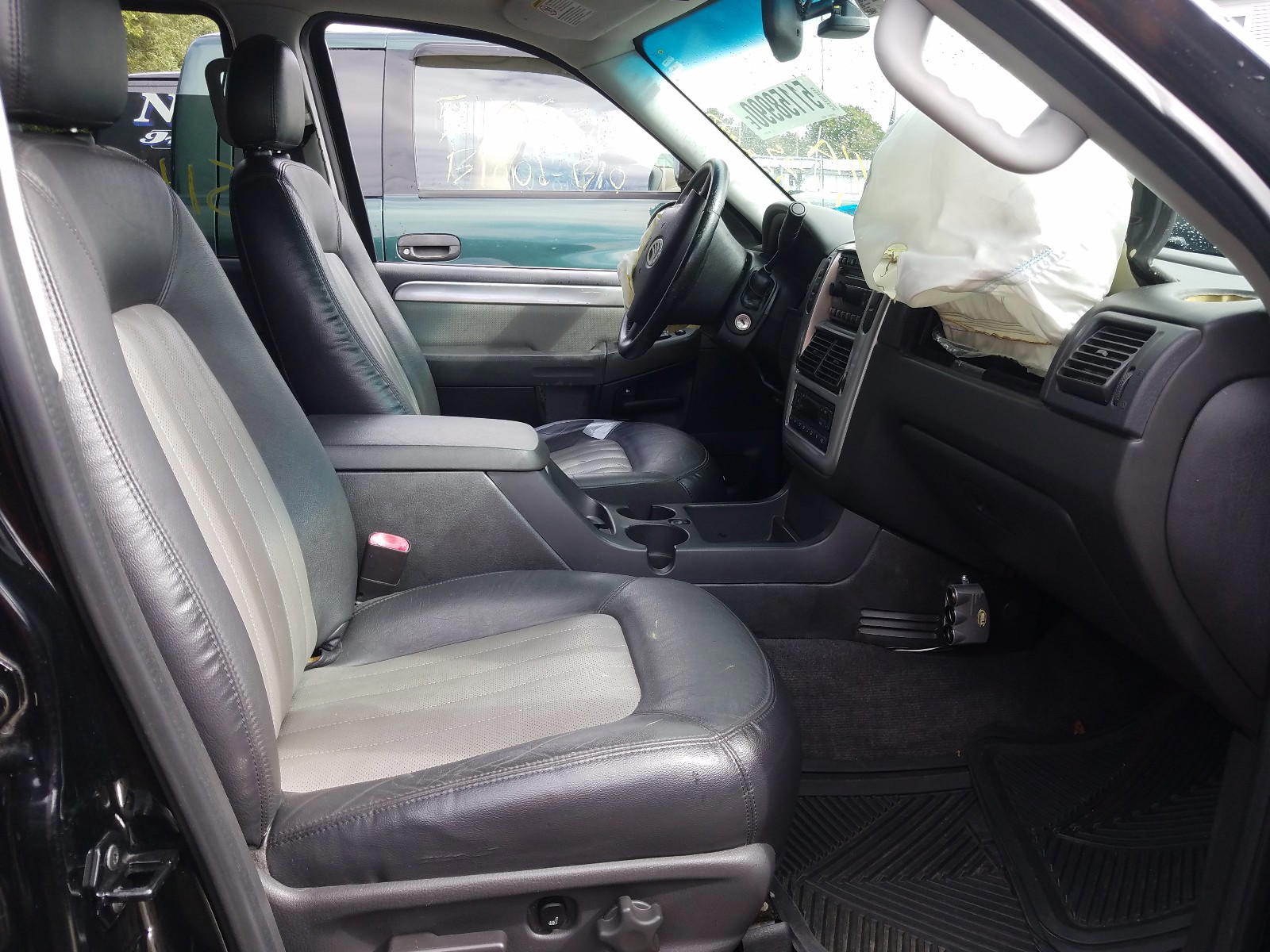 Photo 5 from auction – 2005 MERCURY MOUNTAINEE with VIN 4M2DU86W85ZJ10341