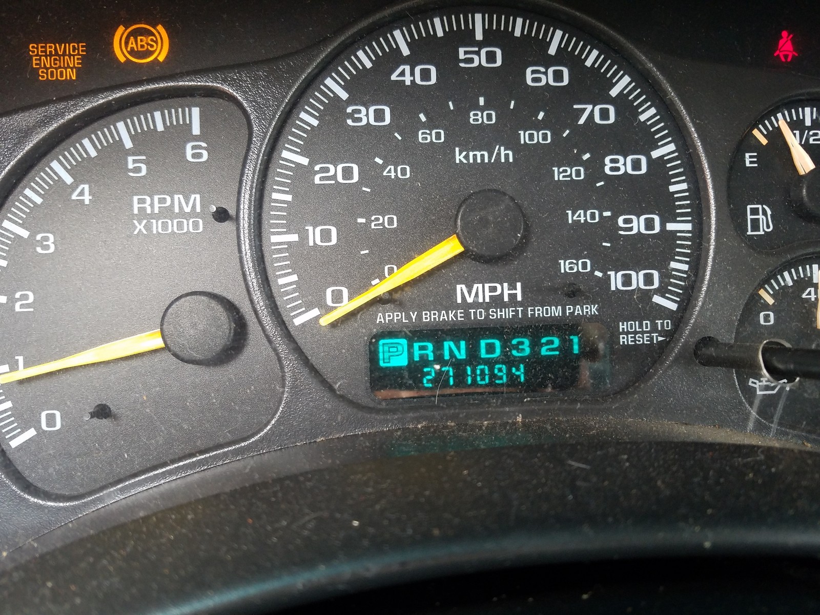 Photo 8 from auction – 2001 CHEVROLET SUBURBAN K with VIN 3GNFK16T61G170833