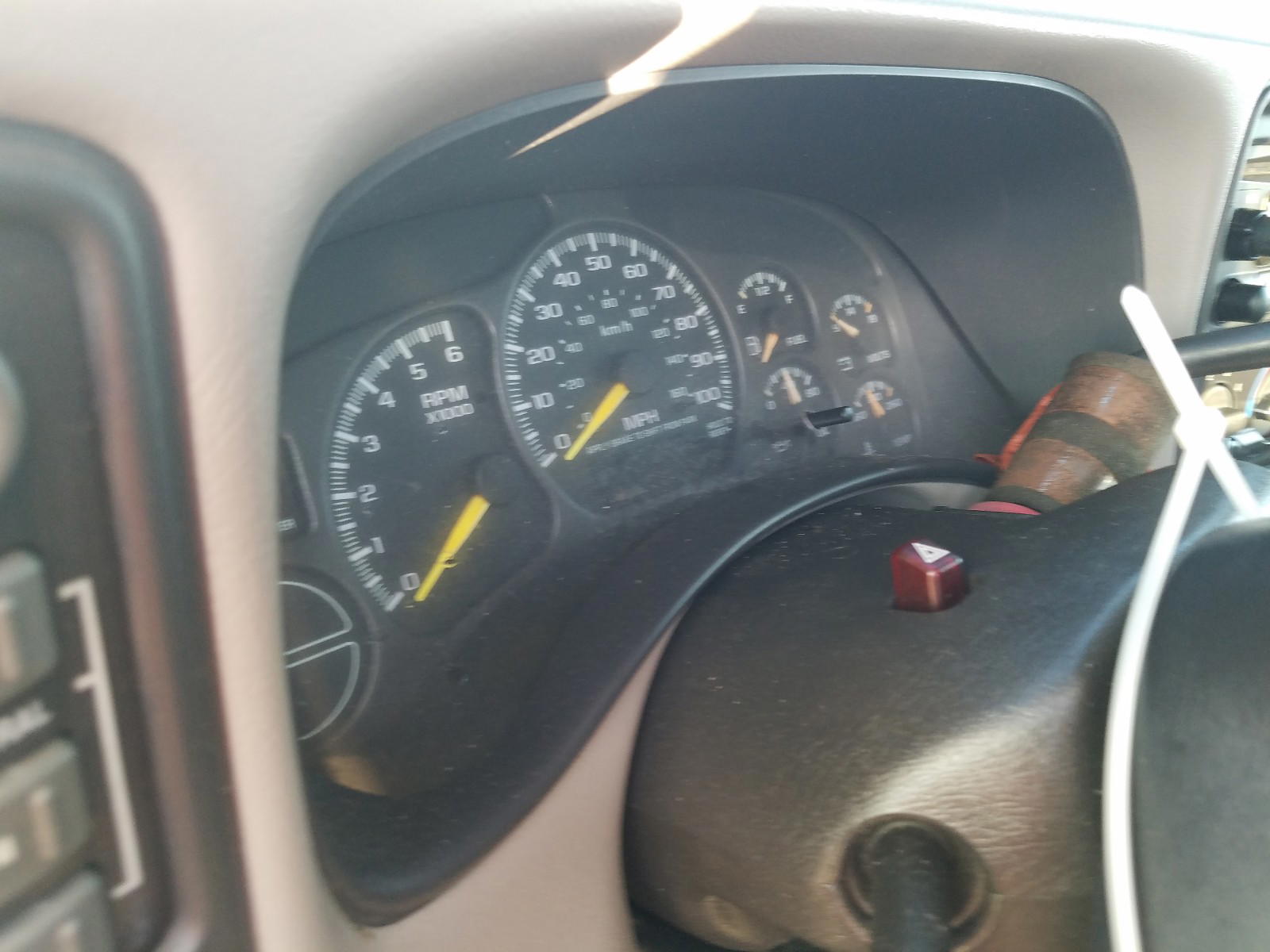 Photo 8 from auction – 2000 GMC NEW SIERRA with VIN 2GTEK19T2Y1356498