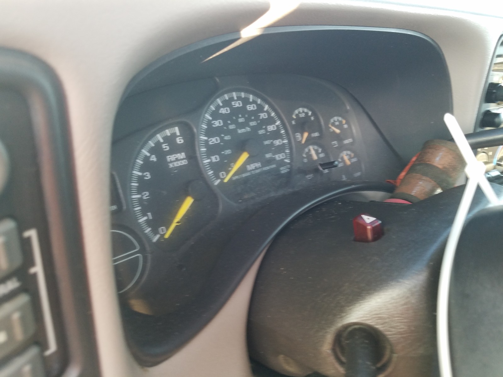 Zdjęcie 8 z aukcji – 2000 GMC NEW SIERRA z VIN 2GTEK19T2Y1356498