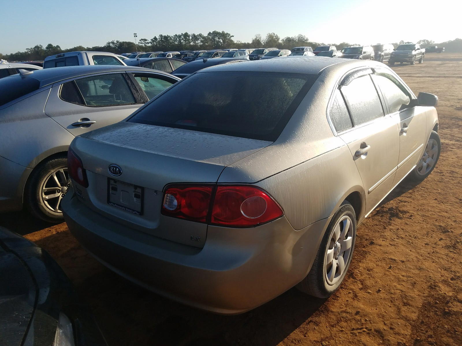 Photo 4 from auction – 2007 KIA OPTIMA LX with VIN KNAGE123675121414